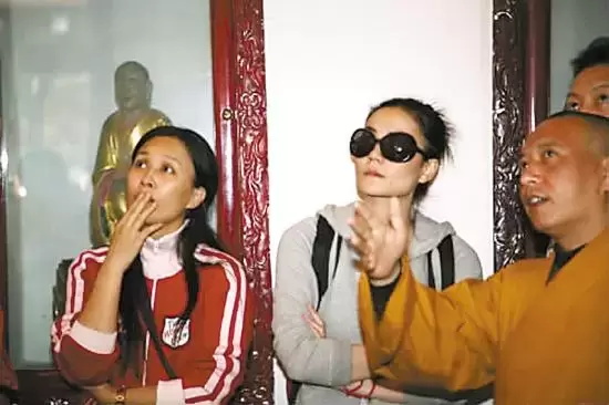 王菲信佛到什么程度(王菲信佛20年jia)