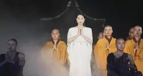 王菲信佛到什么程度(王菲信佛20年到了痴迷程度)