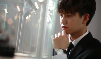 ​任嘉伦真实身高出来了撑死这个数 胜在身材比例好