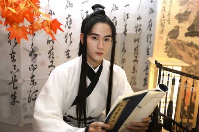 ​翩翩少年是指多少岁（翩翩少年能形容女孩吗）