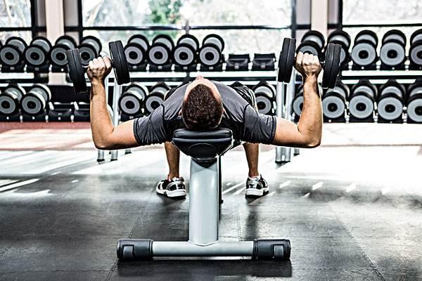 哑铃可以锻炼哪些肌肉 怎样用哑铃锻炼全身 哑铃可以锻炼哪些肌肉 怎样用哑铃锻炼全身