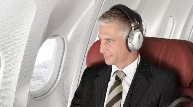 在飞机上怎么睡觉 怎么在飞机上睡觉 在飞机上怎么睡觉 怎么在飞机上睡觉