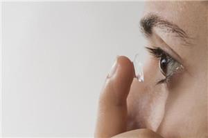 佩戴隐形眼镜的注意事项 佩戴隐形眼镜的注意事项