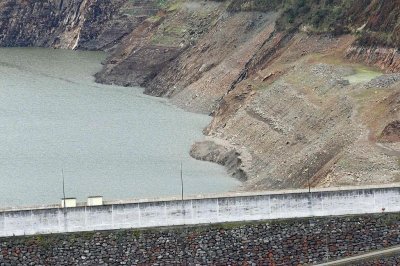 ​监狱发生骚乱！达米安·帕拉莱斯，被枪杀