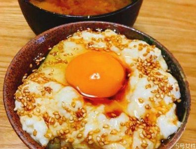 ​生蛋拌饭要用什么酱油 生鸡蛋拌饭有危害吗