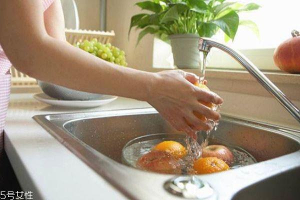 怎样洗苹果最干净 怎么把苹果彻底清洗干净