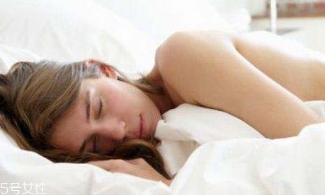 裸睡能不能提高睡眠质量 不穿衣服睡觉好处多多 裸睡能不能提高睡眠质量 不穿衣服睡觉好处多多