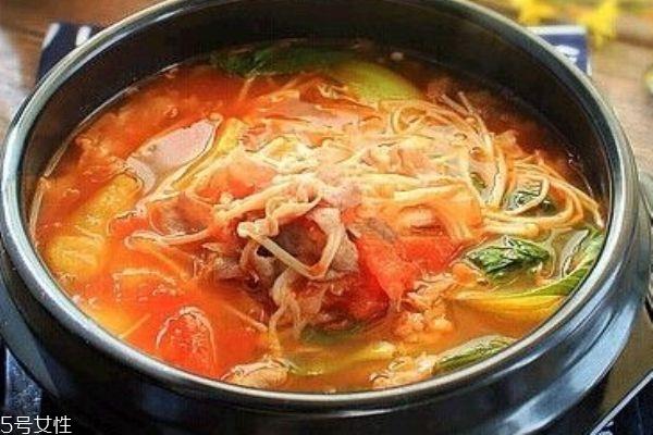 番茄肥牛金针菇的做法 教你怎么做出最好吃的下饭菜 番茄肥牛金针菇的做法 教你怎么做出最好吃的下饭菜