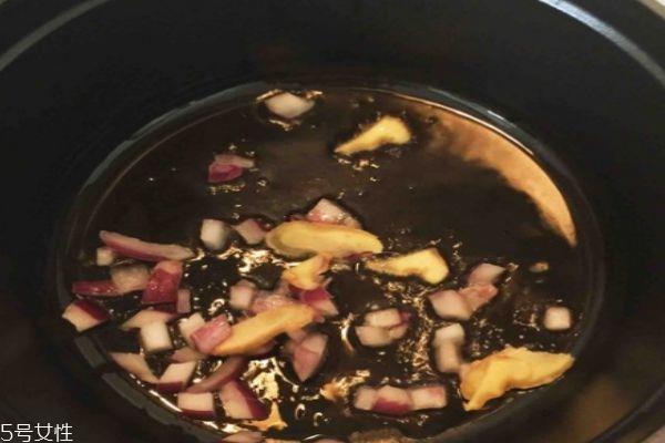 番茄肥牛金针菇的做法 教你怎么做出最好吃的下饭菜 番茄肥牛金针菇的做法 教你怎么做出最好吃的下饭菜