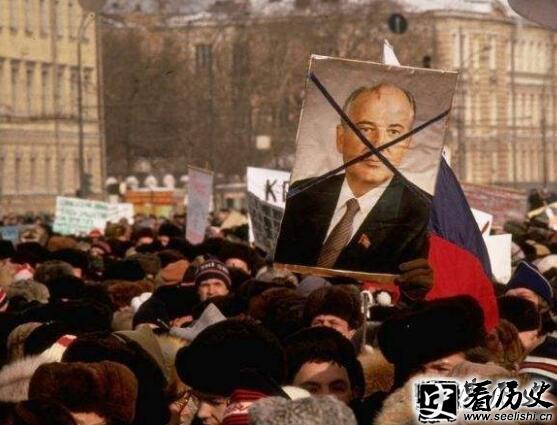 揭秘苏联解体的原因，苏联解体成几个国家(15个)