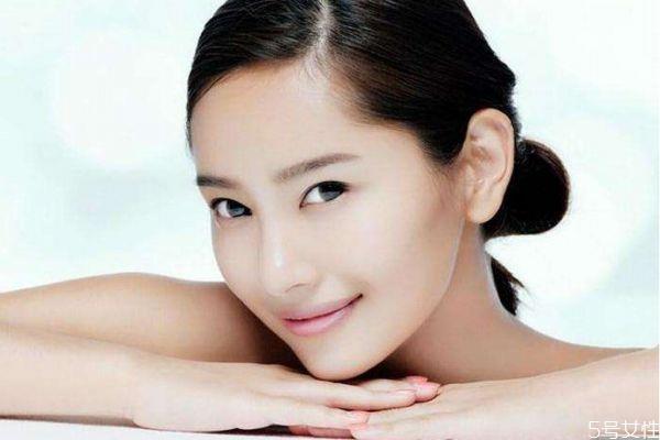 怎样判断水乳适不适合自己 教你挑选适合自己的水乳 怎样判断水乳适不适合自己 教你挑选适合自己的水乳