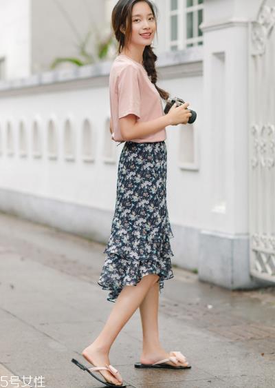 荷叶边裙子怎么搭配 夏日裙装的与众不同 荷叶边裙子怎么搭配 夏日裙装的与众不同