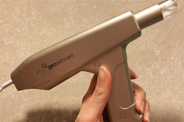 纽西之谜水光枪怎么使用 纽西之谜水光枪使用步骤 纽西之谜水光枪怎么使用 纽西之谜水光枪使用步骤