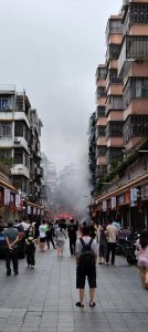 ​清晨突发大火，疑似电动车自燃！广州白云三元里街回应→