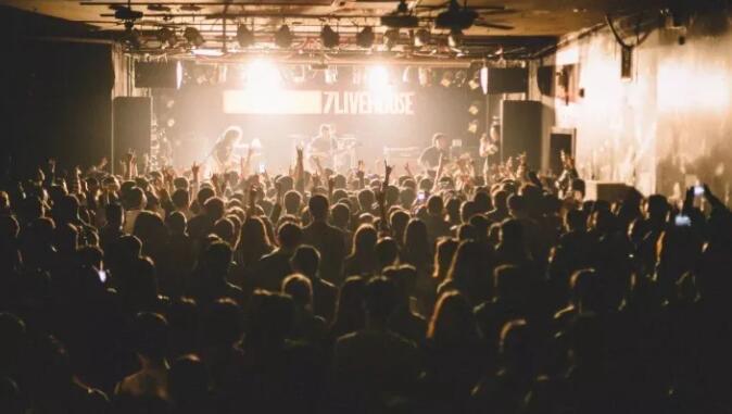 生活livehouse什么意思(livehouse是室内场馆的意思) 1