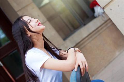 失眠时发朋友圈的沙雕可爱文案 很无聊时发的调皮有趣文案