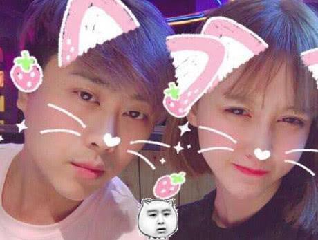 卢本伟现身直播间疑似要回归,去UU妹微博却发现,好大一碗狗粮