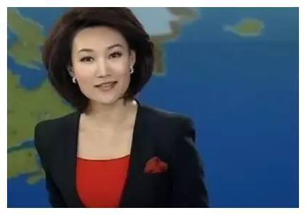 央视美女主播李梓萌,参加开门大吉判若两人,如今40岁依旧单身