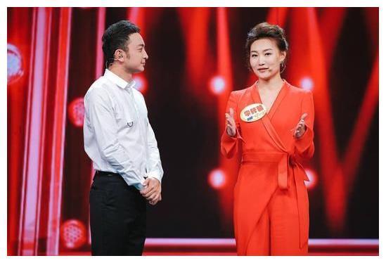 央视美女主播李梓萌,参加开门大吉判若两人,如今40岁依旧单身