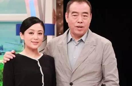 陈飞宇哥哥陈雨昂颜值高智商高,和欧阳娜娜合照一看就是霸总