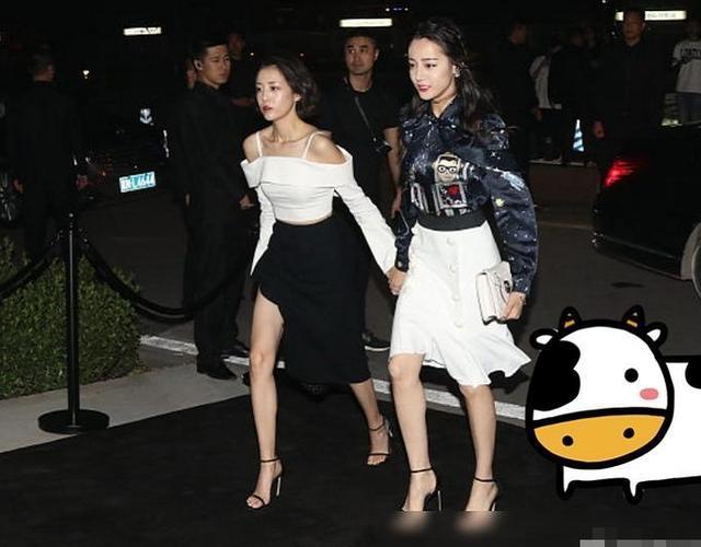 迪丽热巴李溪芮两大“腿精”同框,肤色差不算啥,身高差更加真实