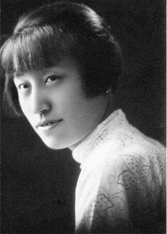 陈洁如真的美?第一幅图,清丽婉约,漾荡着无限柔情!