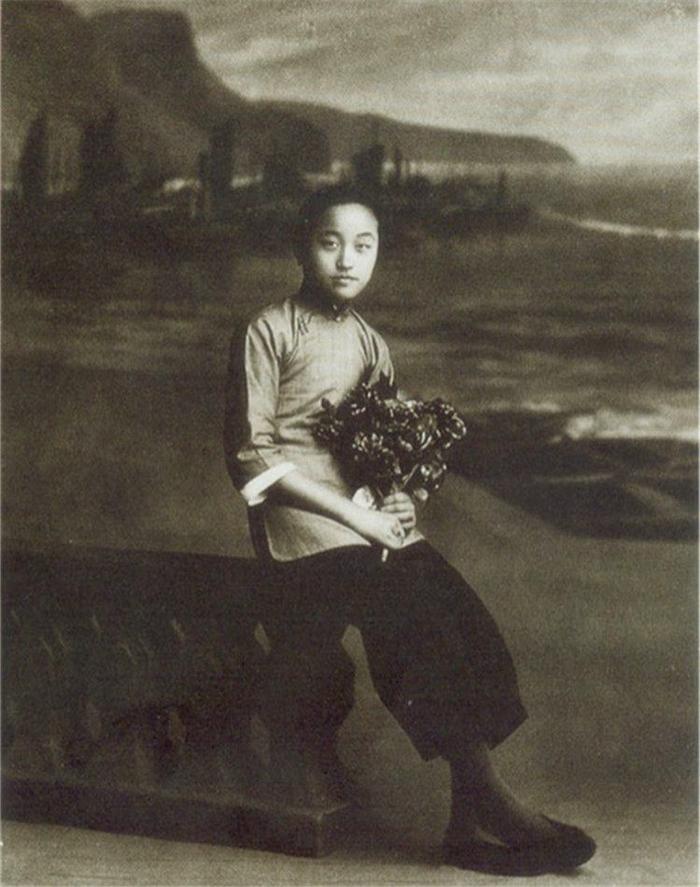 陈洁如真的美?第一幅图,清丽婉约,漾荡着无限柔情!