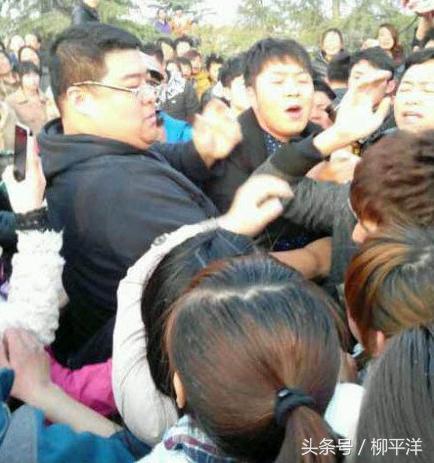 明星打人13事件，周杰打物业，陈冠希打路人，他打女友，她打孕妇