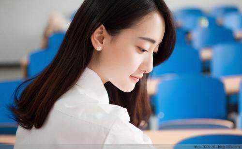 性格偏冷的女生表现有哪些?该怎么追她 性格偏冷的女生表现有哪些?该怎么追她第2张