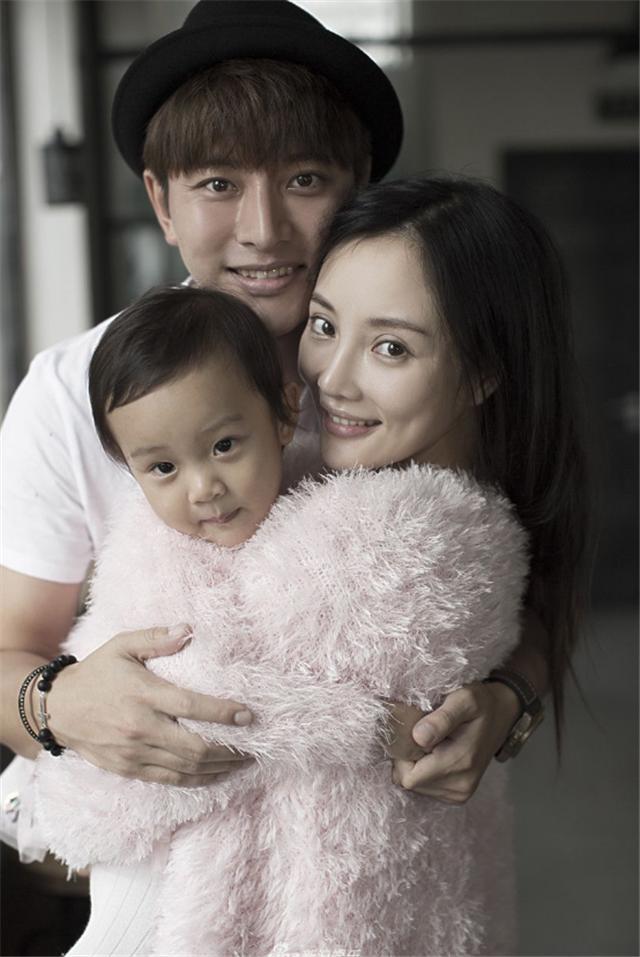 李小璐与贾乃亮关系缓和，苦尽甘来，幸福画面将重现