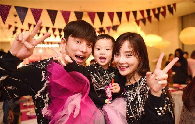 李小璐与贾乃亮关系缓和，苦尽甘来，幸福画面将重现