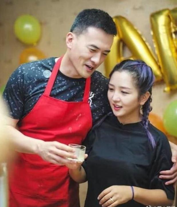 何洁三胎生女实锤!刁磊朋友圈晒新生儿照片,与何洁合照秀恩爱