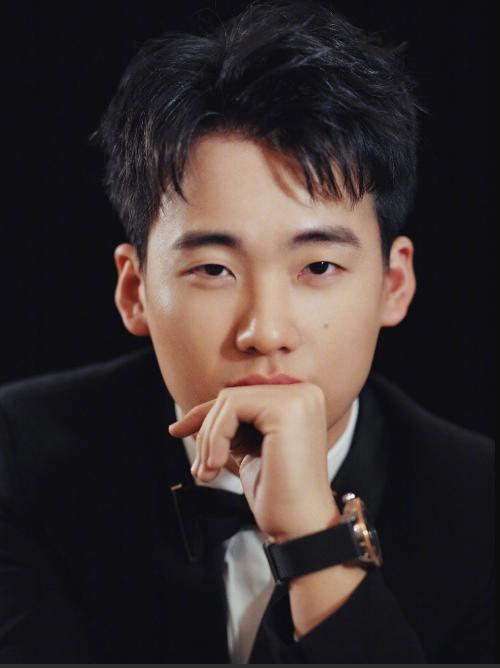 郭麒麟这组照片太帅了，不但青春洋溢可爱满分