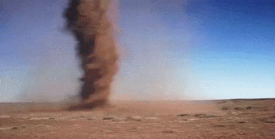 河南商丘遭遇龙卷风席卷游乐场,突遇龙卷风我们该怎么办