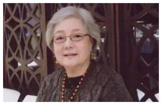 她被琼瑶夺走丈夫，但一直隐忍度日，如今多年过去，她过得怎么样