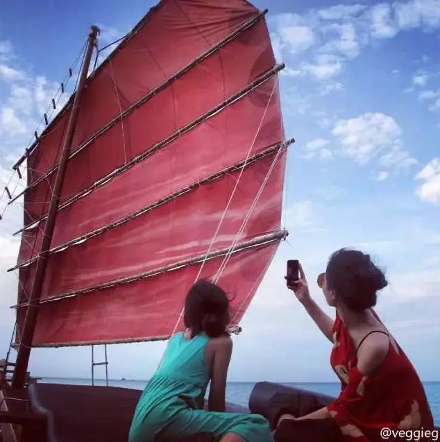 李嫣深夜晒高级靓照,嘴唇恢复与常人无异,遗传王菲孤傲与冷艳