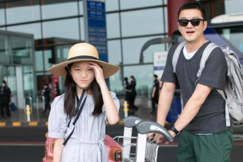 李嫣深夜晒高级靓照,嘴唇恢复与常人无异,遗传王菲孤傲与冷艳