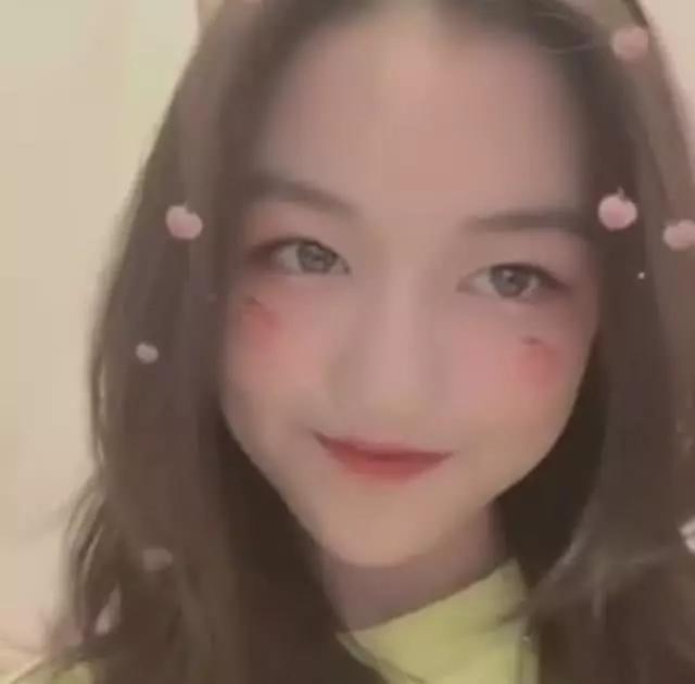 李嫣深夜晒高级靓照,嘴唇恢复与常人无异,遗传王菲孤傲与冷艳