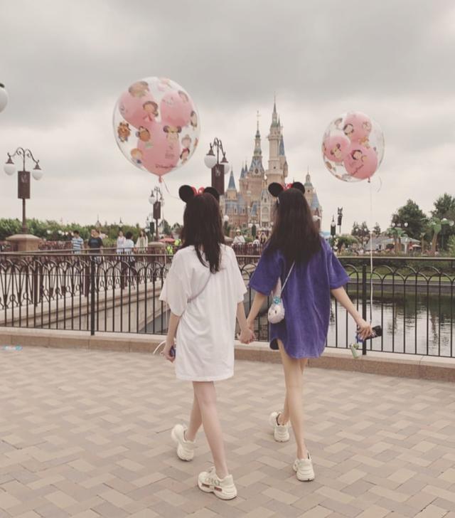 李嫣深夜晒高级靓照,嘴唇恢复与常人无异,遗传王菲孤傲与冷艳