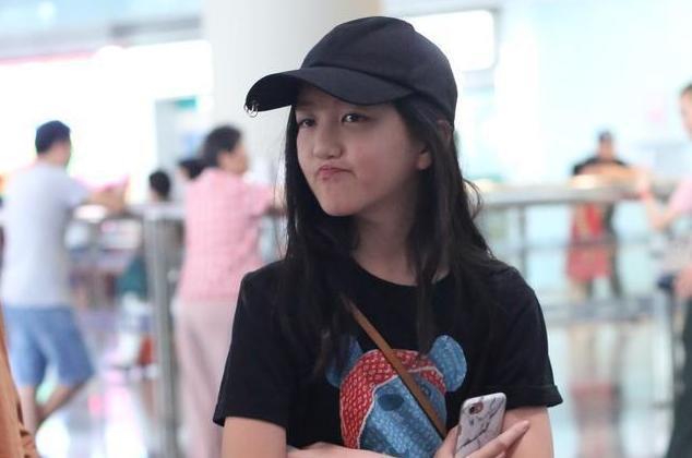 李嫣深夜晒高级靓照,嘴唇恢复与常人无异,遗传王菲孤傲与冷艳