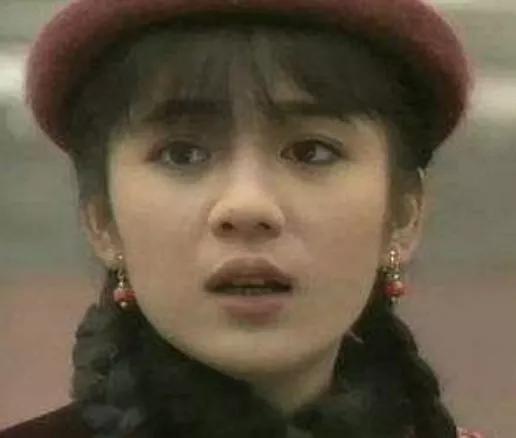 林瑞阳的漂亮前妻曾哲贞，带着儿女艰难生活，被骂管不住自己老公