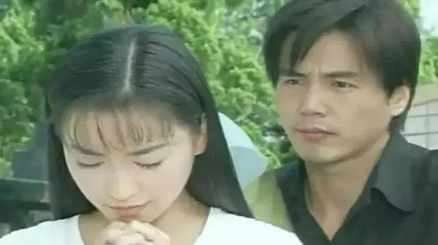 林瑞阳的漂亮前妻曾哲贞，带着儿女艰难生活，被骂管不住自己老公