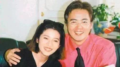 林瑞阳的漂亮前妻曾哲贞，带着儿女艰难生活，被骂管不住自己老公