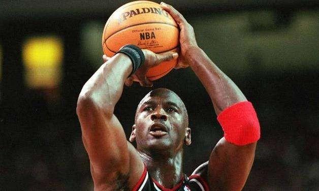 詹姆斯:9次进入总决赛,科比:7次总决赛,魔术师和他:好吧!