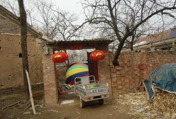 大衣哥朱之文北京“豪宅”“豪车”曝光,毕福剑这样评价他