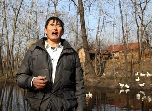 大衣哥朱之文北京“豪宅”“豪车”曝光,毕福剑这样评价他