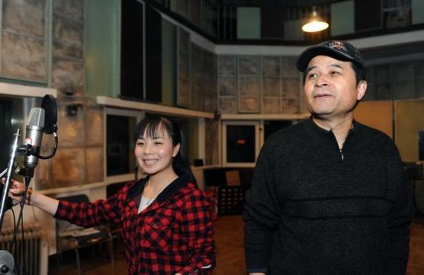 大衣哥朱之文北京“豪宅”“豪车”曝光,毕福剑这样评价他