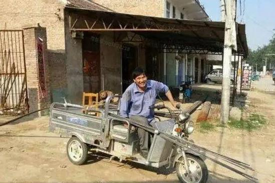 大衣哥朱之文北京“豪宅”“豪车”曝光,毕福剑这样评价他