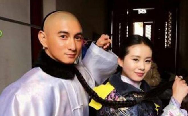 “霹雳虎”吴奇隆近照曝光，中年发福油腻，皮肤松弛撞脸成龙