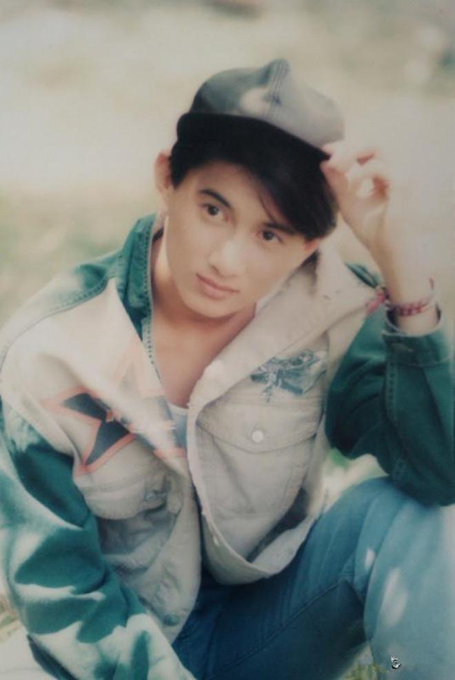 “霹雳虎”吴奇隆近照曝光，中年发福油腻，皮肤松弛撞脸成龙